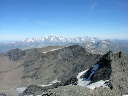 Au 1° plan la Petite Sassière, au fond le massif du Mont Blanc