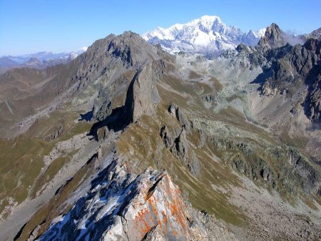Le sommet : vue sur Pierra Menta, Presset, Col du Grand Fond et Mont Blanc 