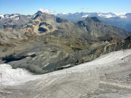 Le bas du glacier de Chavière avec les lacs