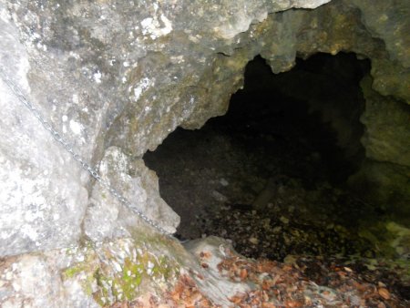 Grotte Julliard avec sa chaîne