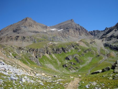 La Petite Aiguille Rousse (3432m) et la Grande Aiguille Rousse (3482m).