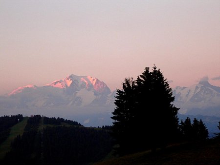 Beaufortin : coucher de Soleil sur le Mont Blanc.