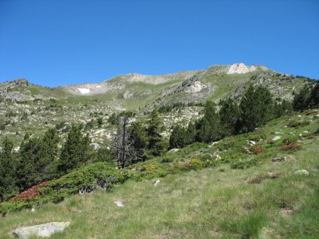 Le Roc Nègre (2.459 m) et le Madres (2.469 m)
