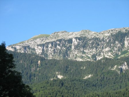 Le Grand Som (alt. 2.026 m) vu du Col du Cucheron