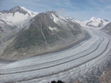 L’Aletschhorn à gauche 4195m