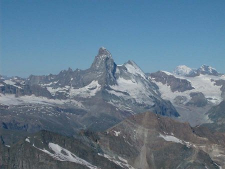 Le Cervin et le Mont Blanc en arrière plan