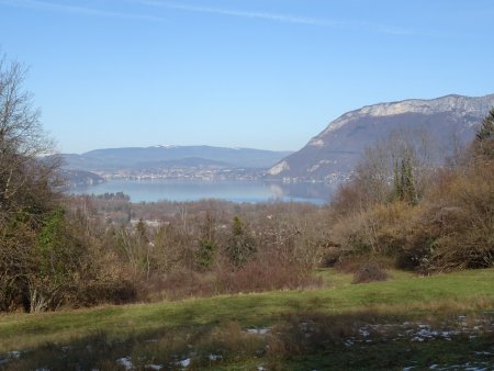 Le lac d’Annecy et le mont Veyrier