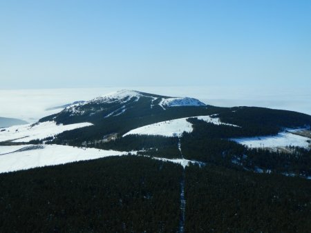 Le mont d’Alambre et ses pistes de ski alpin.