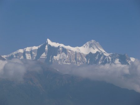 Zoom sur l’Annapurna II (7937m) à droite.