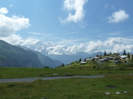Le Mont Blanc vu du hameau des Ayères