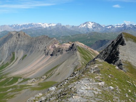 Au sommet : Roche Violette, aiguilles de la Grande Moendaz et Vanoise.