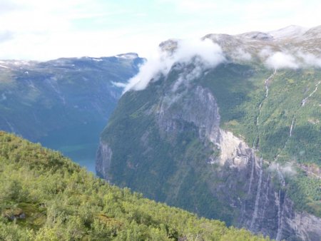 La célèbre Cascade des Sept Soeurs se jette dans le Geirangerfjord