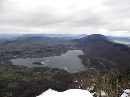 Le lac et Mont du Chat