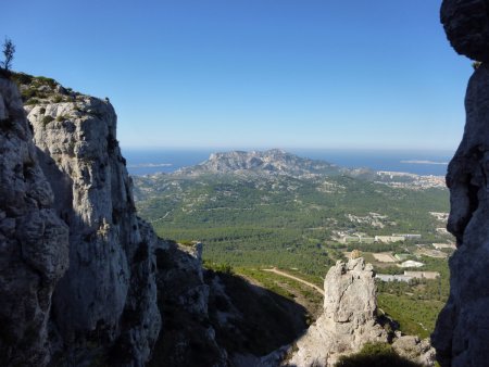 Vue sur le massif de Marseilleveyre.