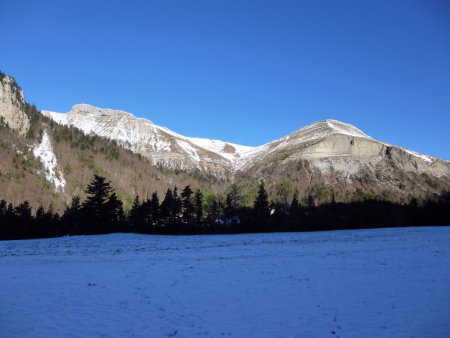 Le col Lachaup entre la montagne de Paille et la Roche, peu après le départ.