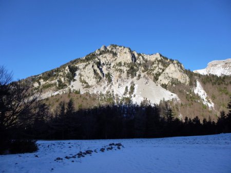 Les rochers des Rangs, extrémité ’est’ de la montagne de Clairet.