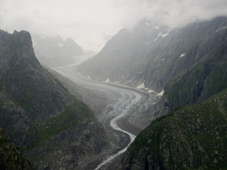 Le glacier de Fiesch, que l’on découvre assez vite.