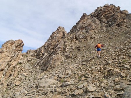 La rude montée vers le premier des sommets du rocher de Saint Ours...