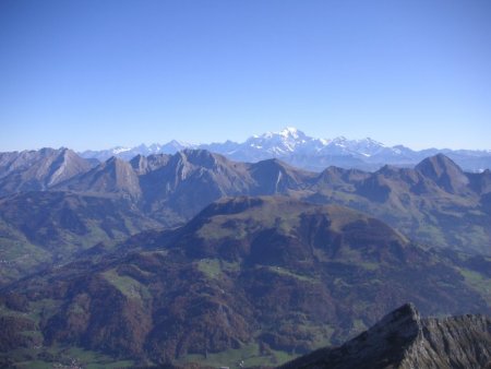 Panorama sur fond de Mont Blanc.