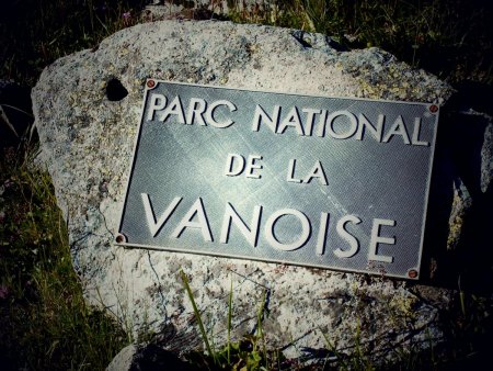 Plaque du Parc national de la Vanoise (juste avant le point 2431).