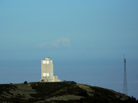 Peu visible, mais bien là, le Mont Blanc.