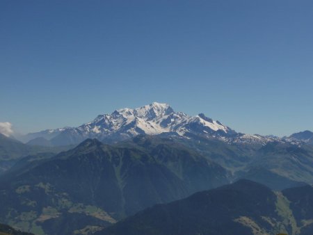 Au col, le Mont Blanc surgit