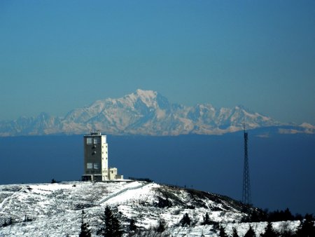 Le Crêt de Botte et le Mont Blanc à 185 Km.