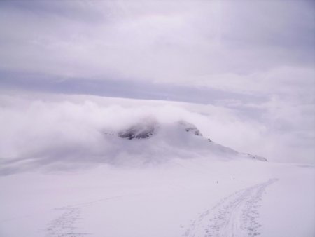 Le Ruitor dans les nuages pendant le retour au col de l’Invernet