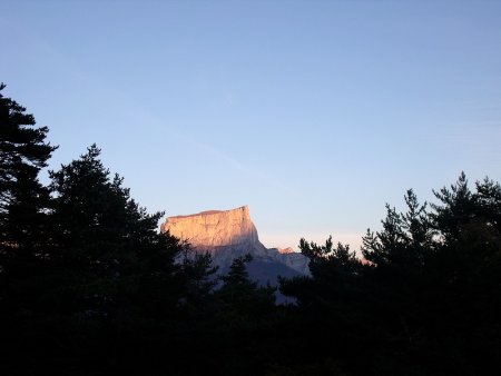 Le Mont Aiguille illuminé