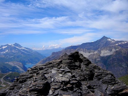Lac du Chevril, Mont Pourri, Grande Sassière et un tout petit bout du Mont Blanc au-dessus de l’arête.