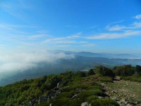 La brume de la Vallée du Rhône tente (en vain) de faire une jonction avec le brouillard de la Vallée du Gier.
