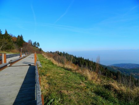 Col du Gratteau : le banc de 20m de long, face aux Alpes..