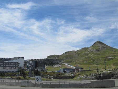 Station de ski d’Arette-la-Pierre-St-Martin. Sur le parking du bas.