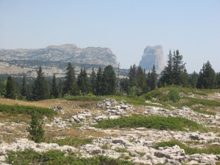 Rochers du Parquet et Mont Aiguille vu du secteur de la Plaine du Roi