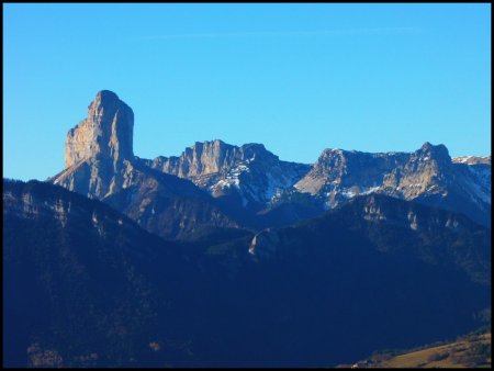Zoom, du Mont Aiguille au Sommet de Peyre Rouge en passant par le Pas de la Selle.