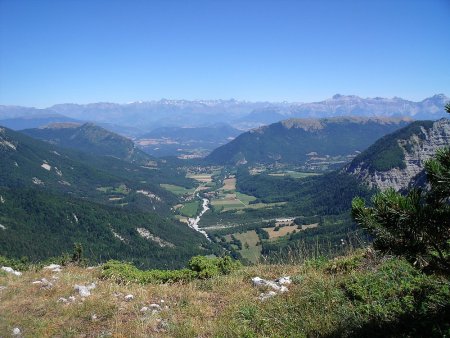 Vallée de l’Aiguille, en arrière-plan les Ecrins et à droite le Dévoluy