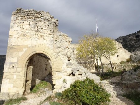 Château ruiné de Fontaine de Vaucluse