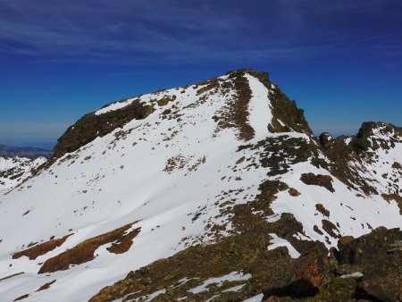 A gauche (nord), le sommet sud de la Roche Noire.