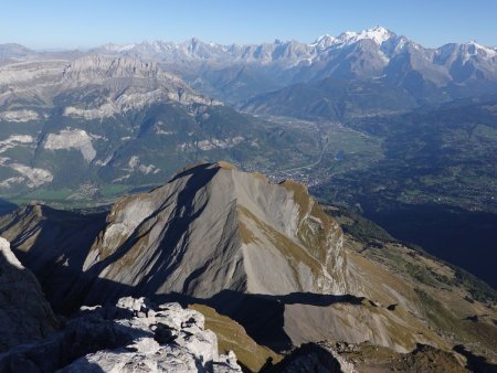 La vue sur la vallée de Sallanches, face au massif du Mont-Blanc.