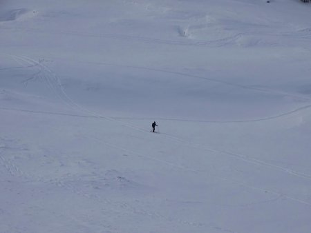 Skieur solitaire dans le Vallon de Marcieu.