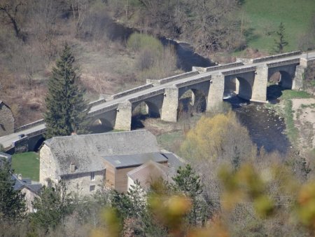 Le Pont de Colagne (XIVème) et le Moulin