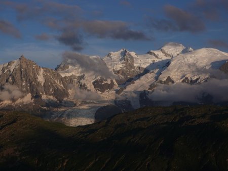 Les glaciers du Mont Blanc, maintenant débarassés des cumulus.