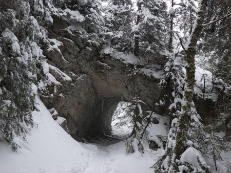 Le petit tunnel qui transitionne de la raide montée à la platitude du vallon.