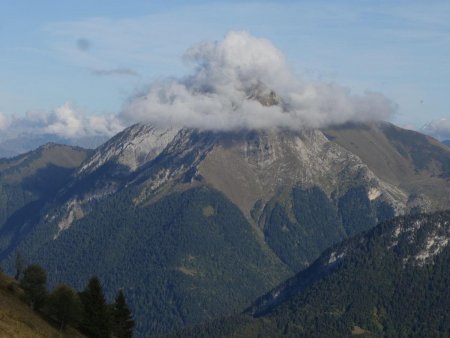 Le Mont Pécloz a enfilé son chapeau de coton.