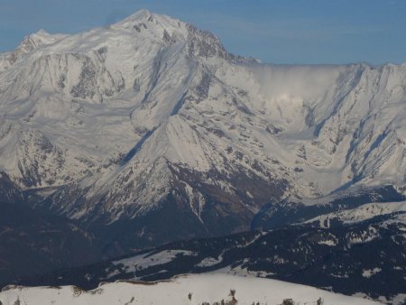 La masse étincelante du Mont Blanc, avec la nebbia italienne tentant de franchir le col de Bionassay.