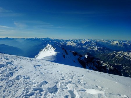 Vers le Mont Blanc de Courmayeur (4765m) et le Sud