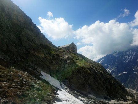Le Refuge du Glacier Blanc (2520m)