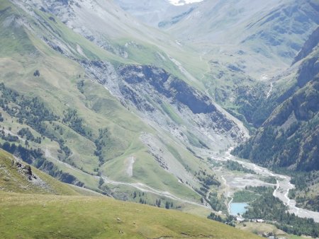 Zoom sur le vallon des sources de la Romanche et le refuge de l’Alpe de Villar d’Arène