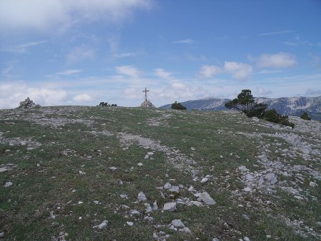 Voilà, la Croix du Lautaret par ce versant sauvage des Hauts Plateaux