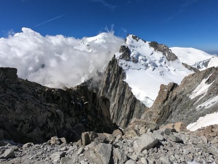 Vue vers le Cirque Maudit, le Mont Blanc émerge des nuages